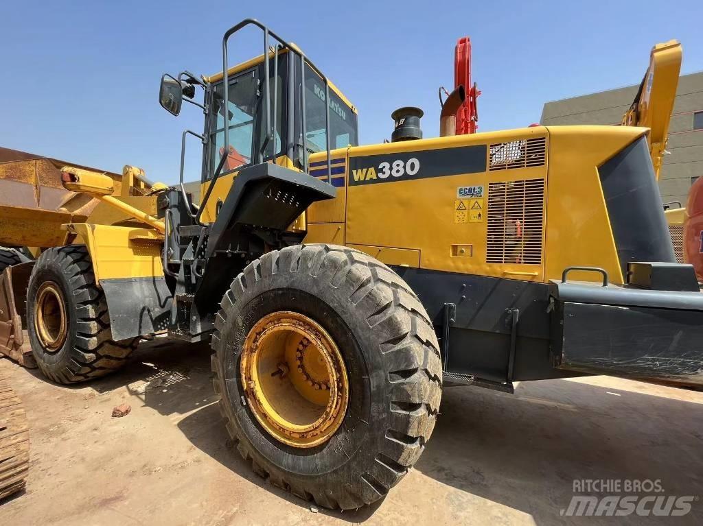 Komatsu WA 380 Kolové nakladače