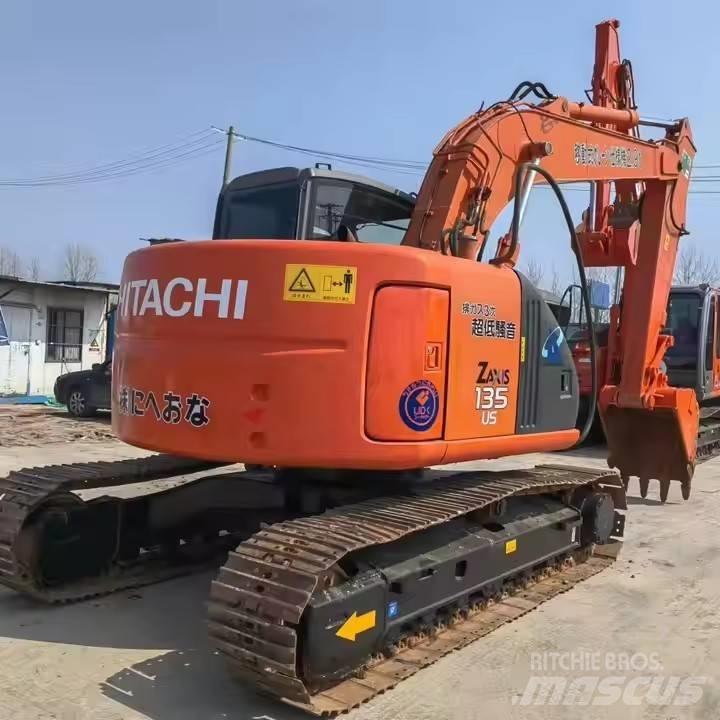 Hitachi ZX135 Pásová rýpadla