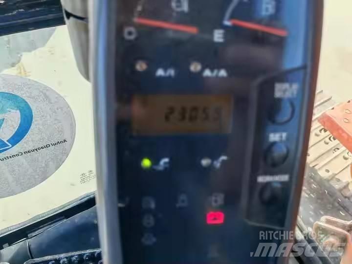 Hitachi ZX135 Pásová rýpadla