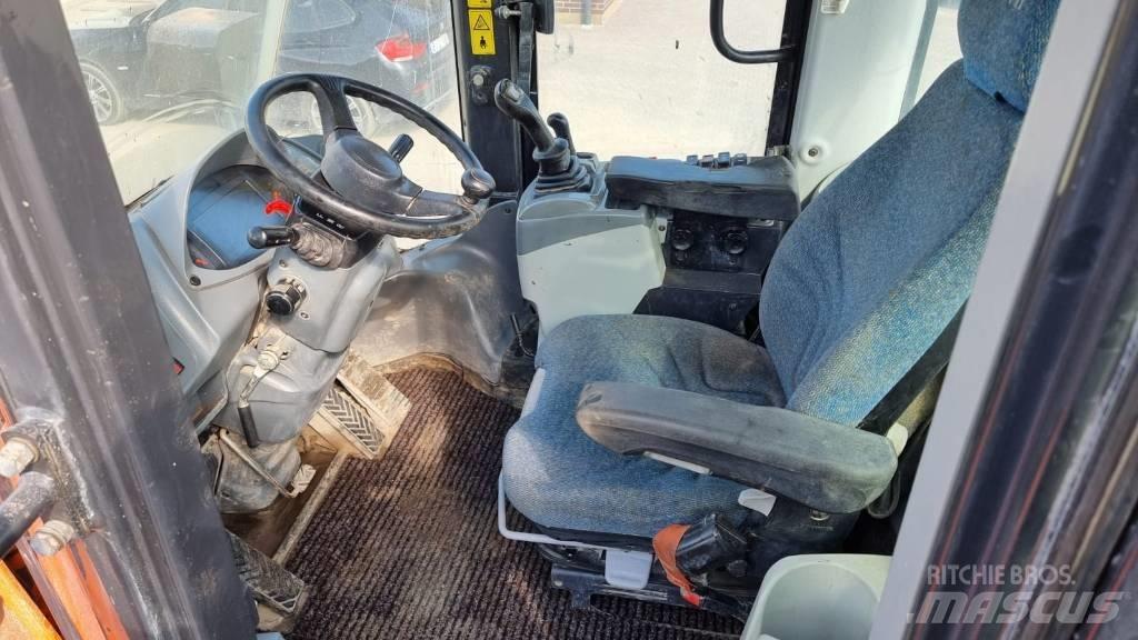 Hitachi ZW 220-6 Kolové nakladače