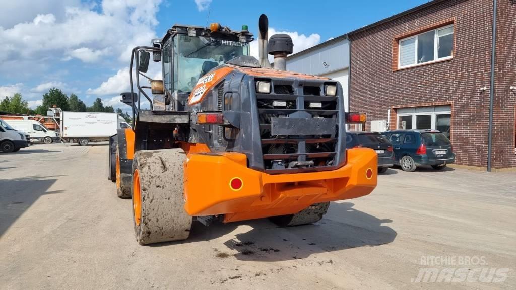 Hitachi ZW 220-6 Kolové nakladače