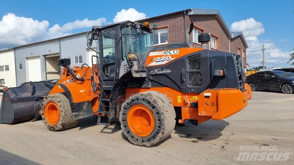 Hitachi ZW 220-6 Kolové nakladače