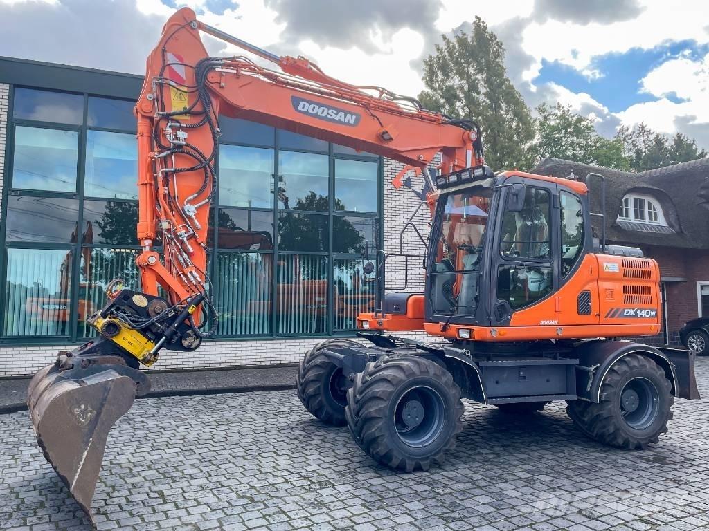 Doosan DX 140 W-3 Kolová rýpadla