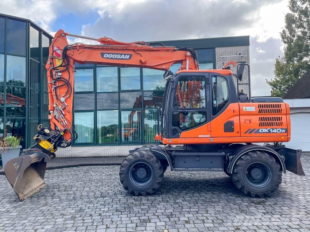Doosan DX 140 W-3 Kolová rýpadla