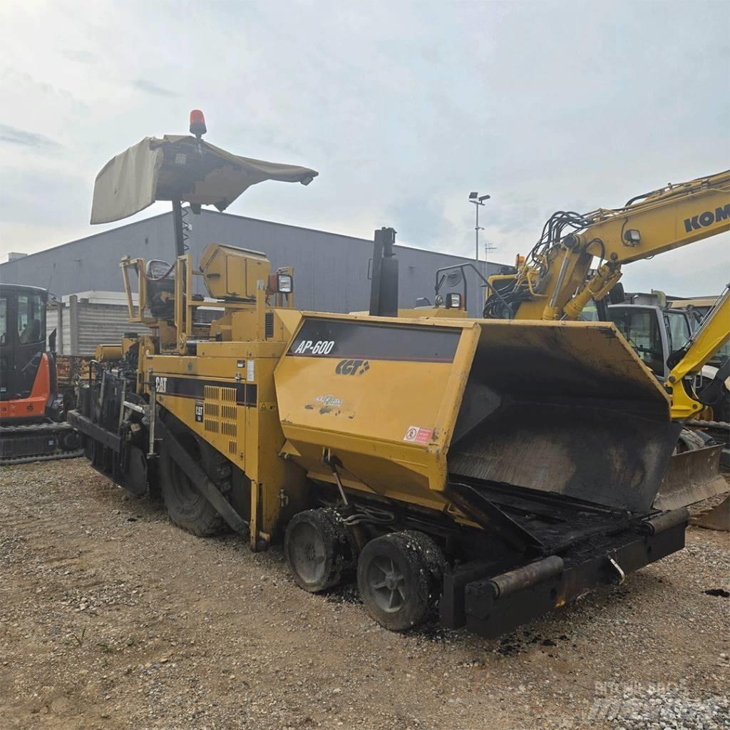 CAT AP 600 Finišery