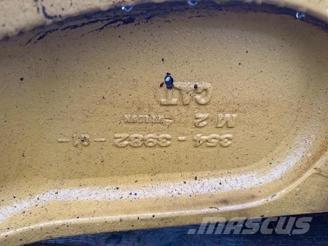 CAT 908 BUCKET LINK Lopaty