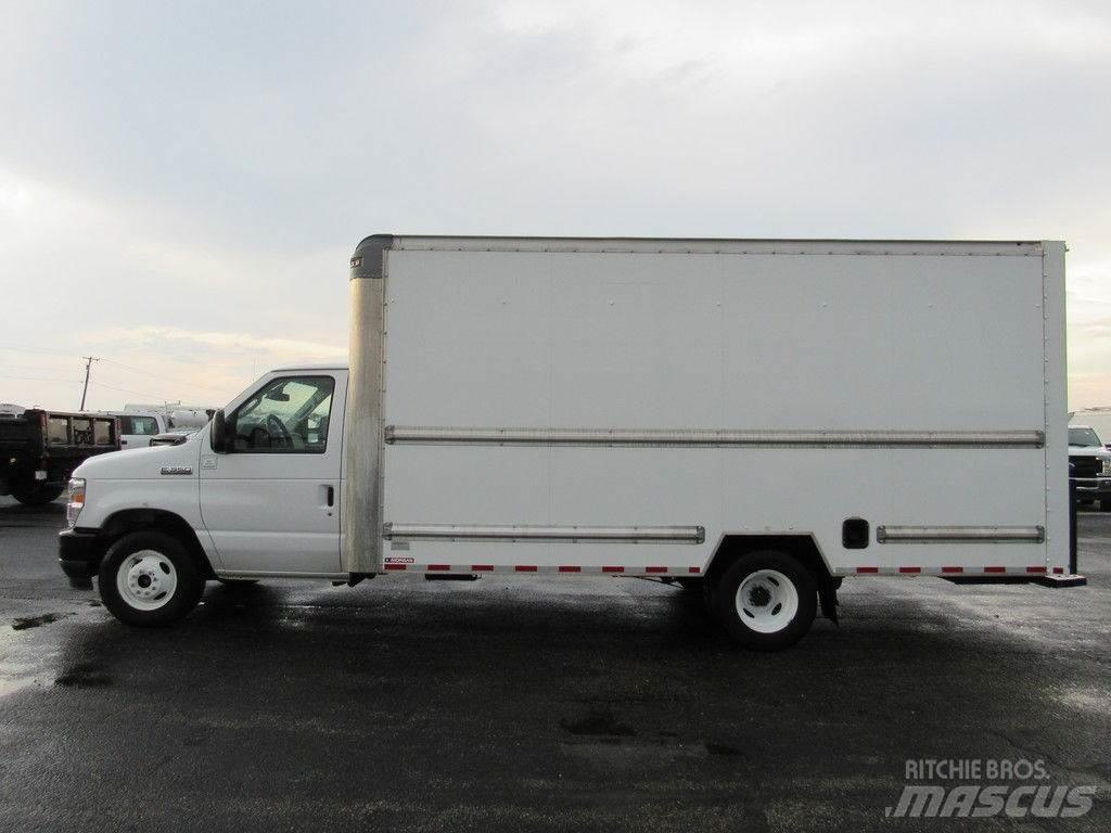 Ford E-350 Skříňová nástavba