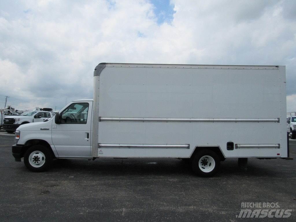 Ford E-350 Skříňová nástavba
