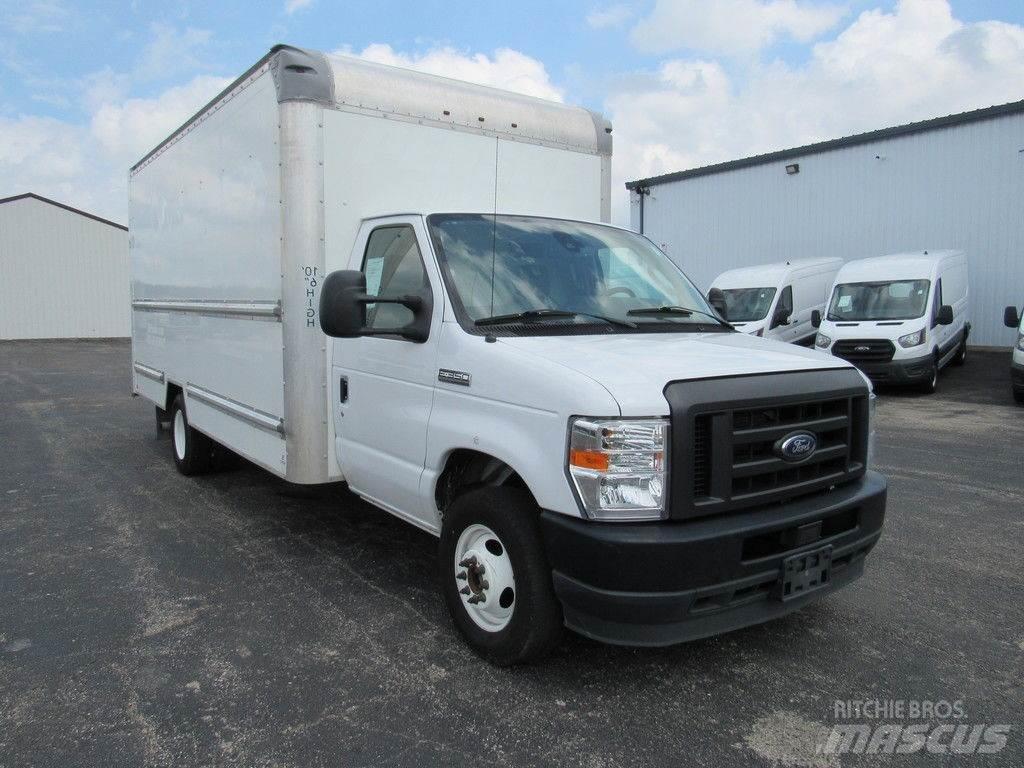 Ford E-350 Skříňová nástavba