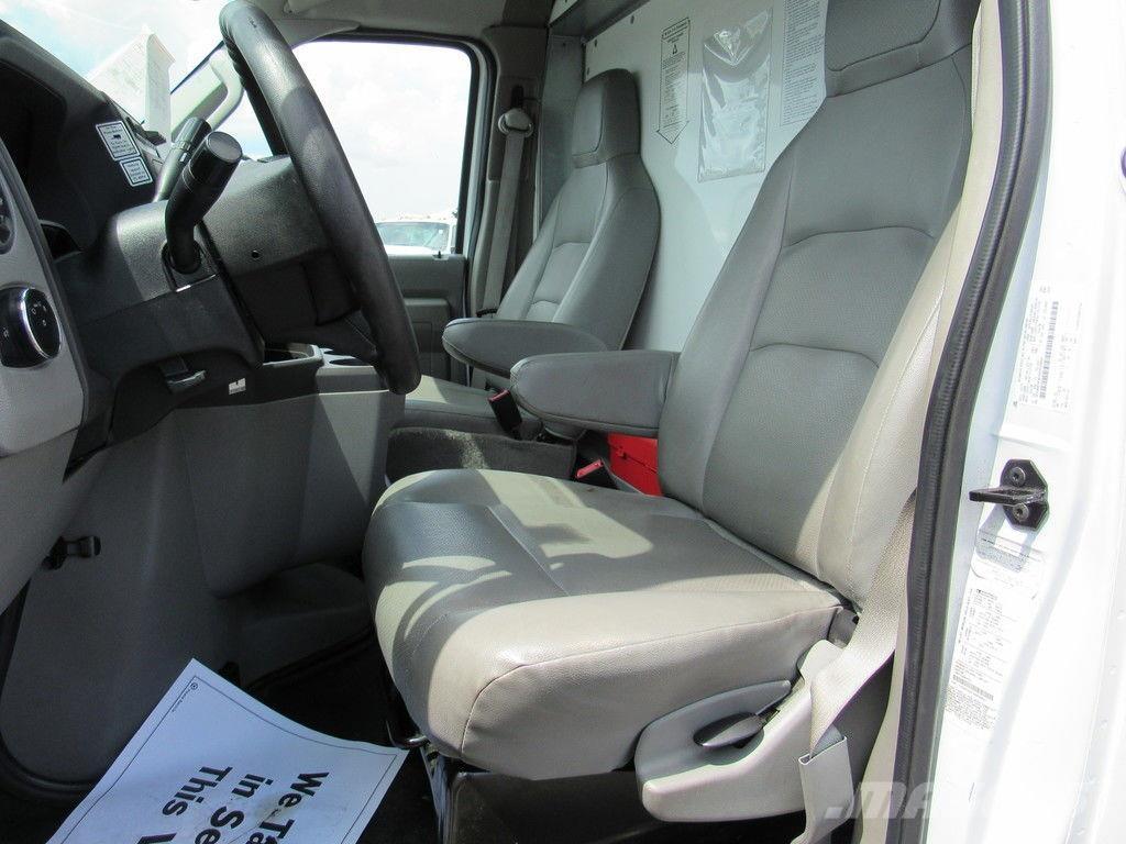 Ford E-350 Skříňová nástavba