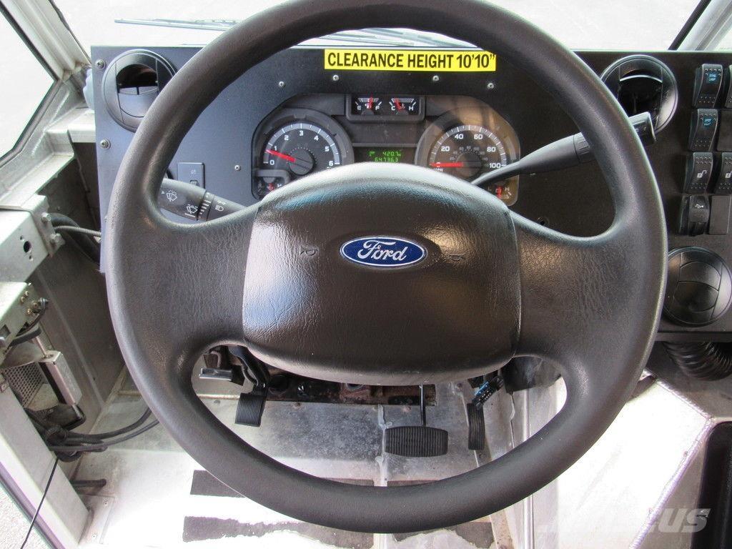 Ford E-450 Skříňová nástavba
