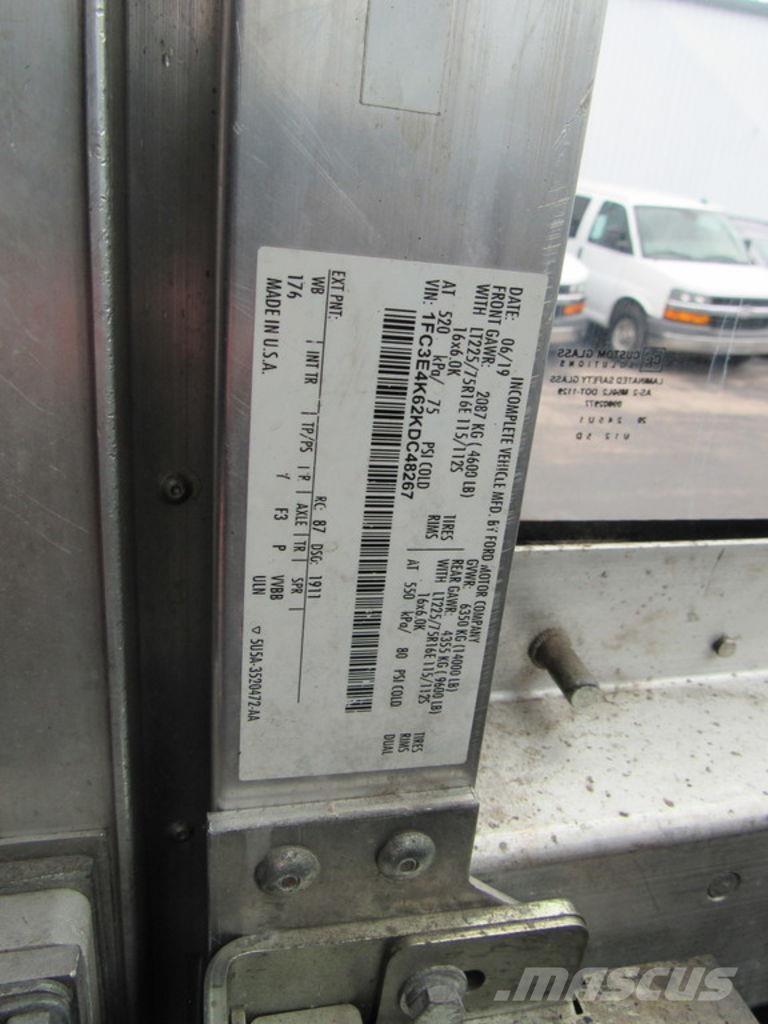 Ford E-450 Skříňová nástavba