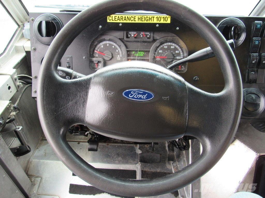 Ford E-450 Skříňová nástavba