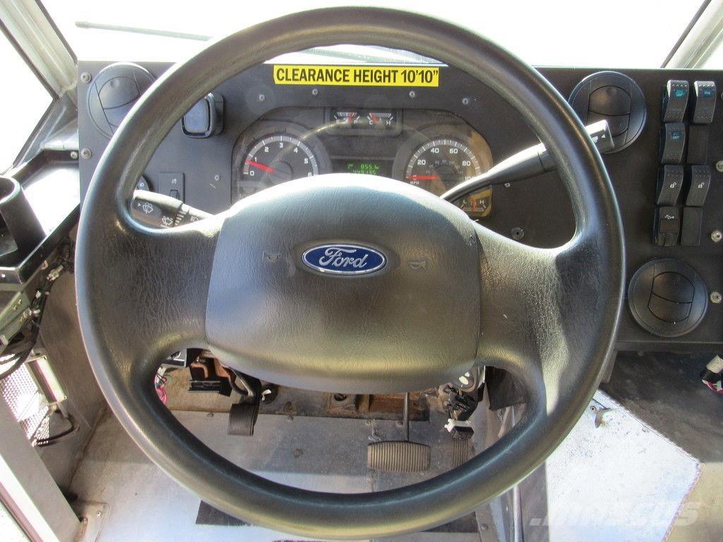 Ford E-450 Skříňová nástavba