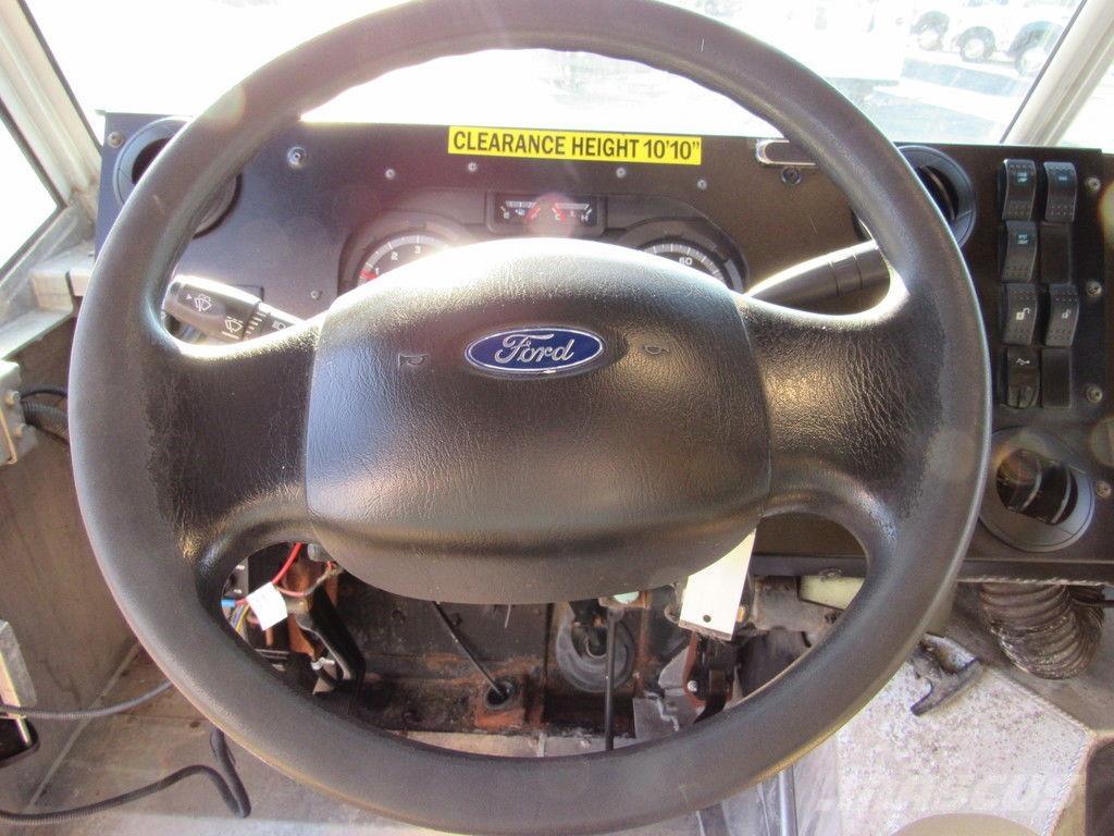 Ford E-450 Skříňová nástavba