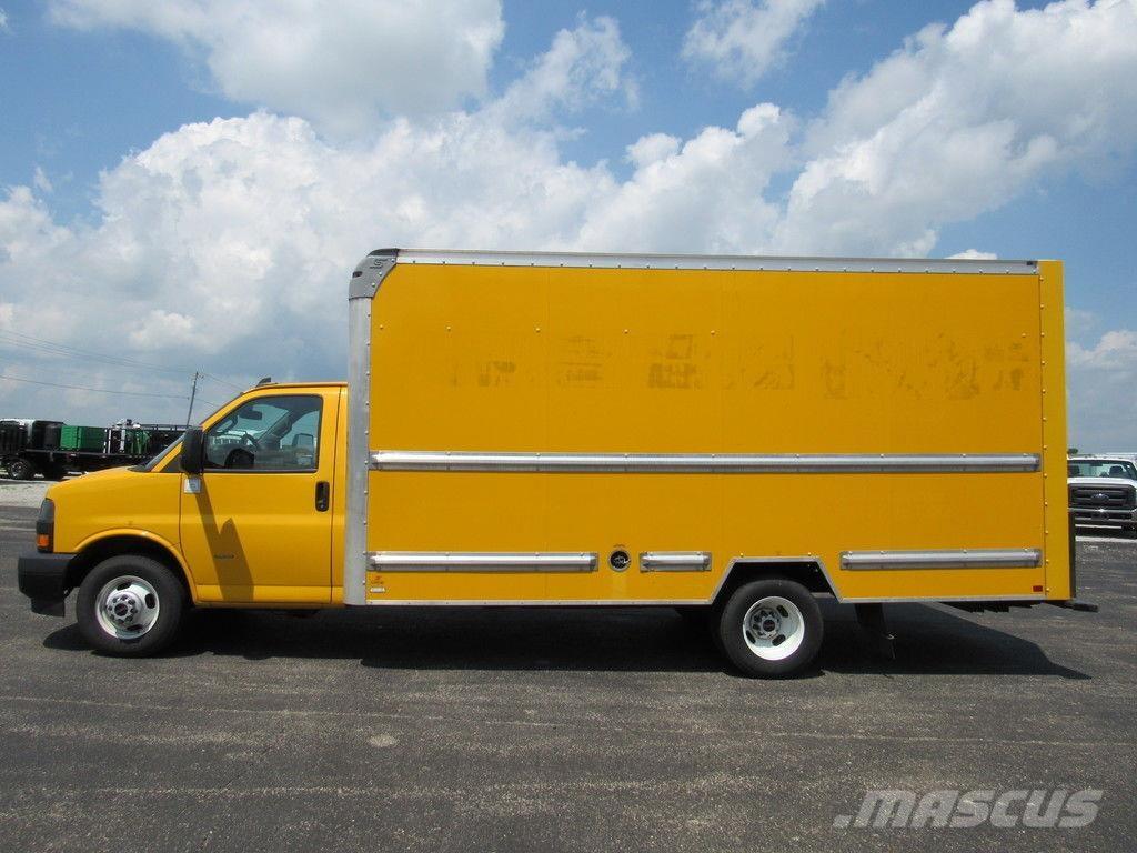 GMC Savana 3500 Skříňová nástavba