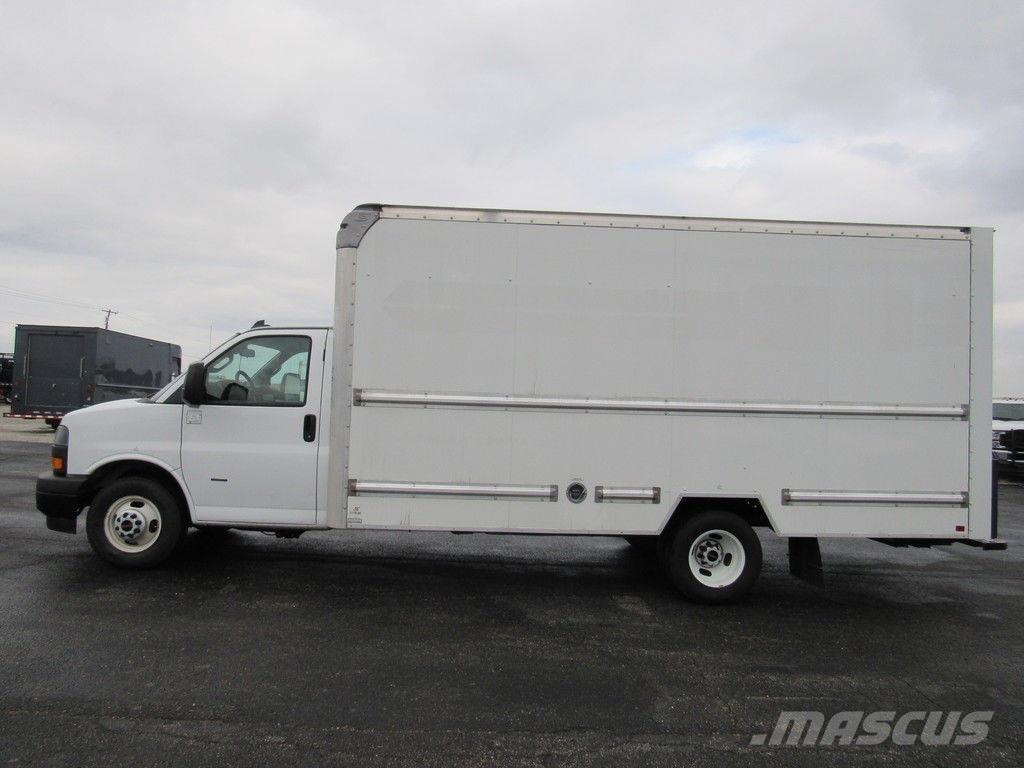 GMC Savana 3500 Skříňová nástavba