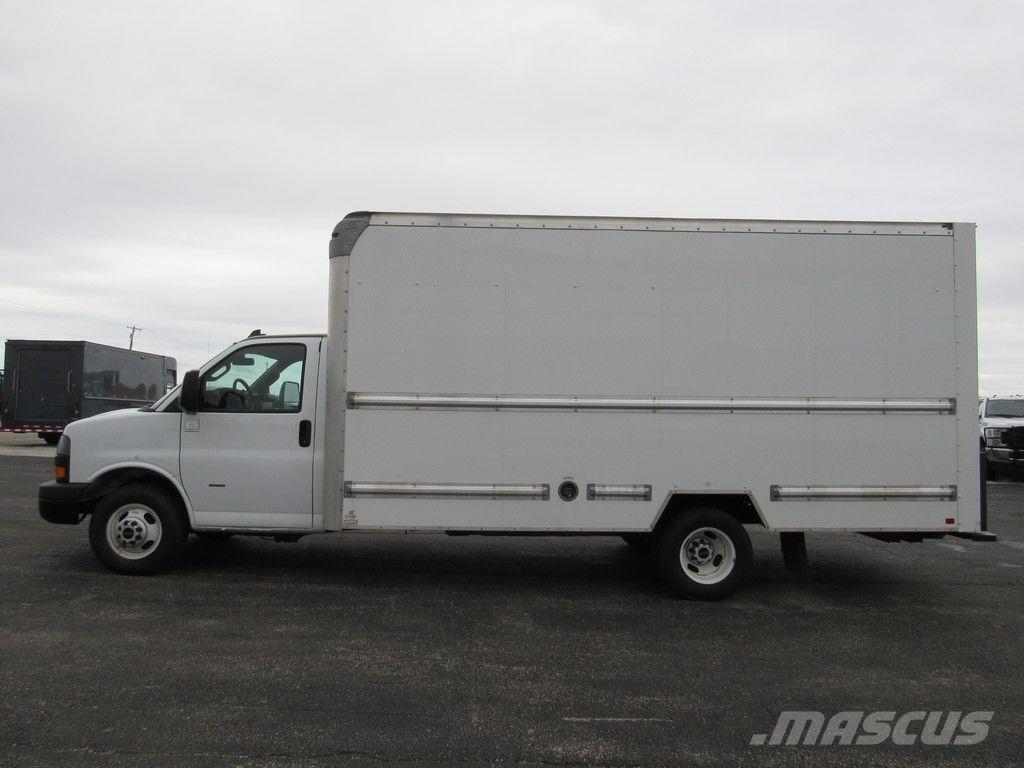GMC Savana 3500 Skříňová nástavba
