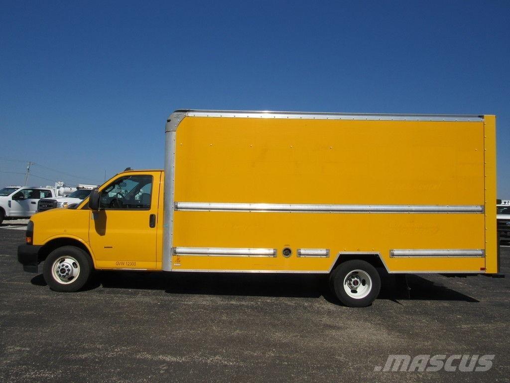 GMC Savana 3500 Skříňová nástavba