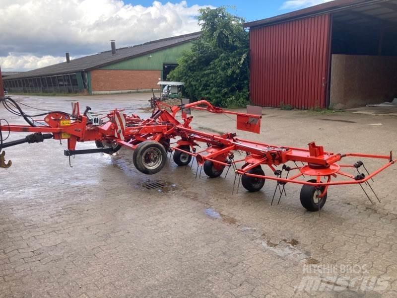 Kuhn GF8702T Obraceče a shrabovače sena