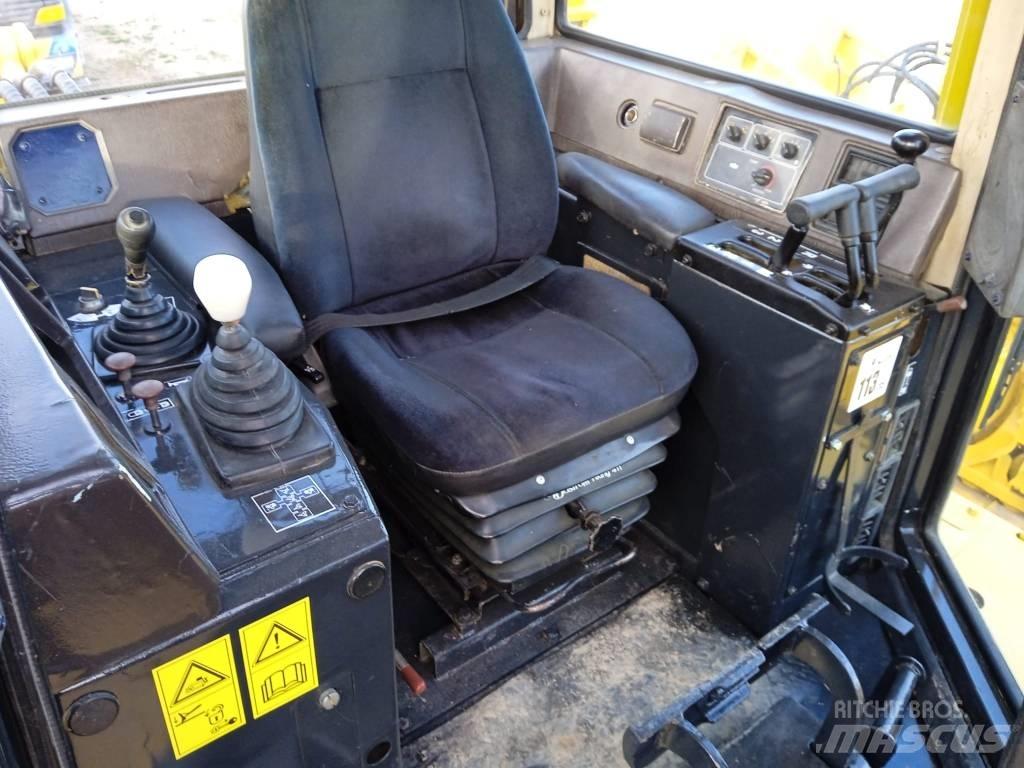 Komatsu D 155 AX-3 Pásové dozery