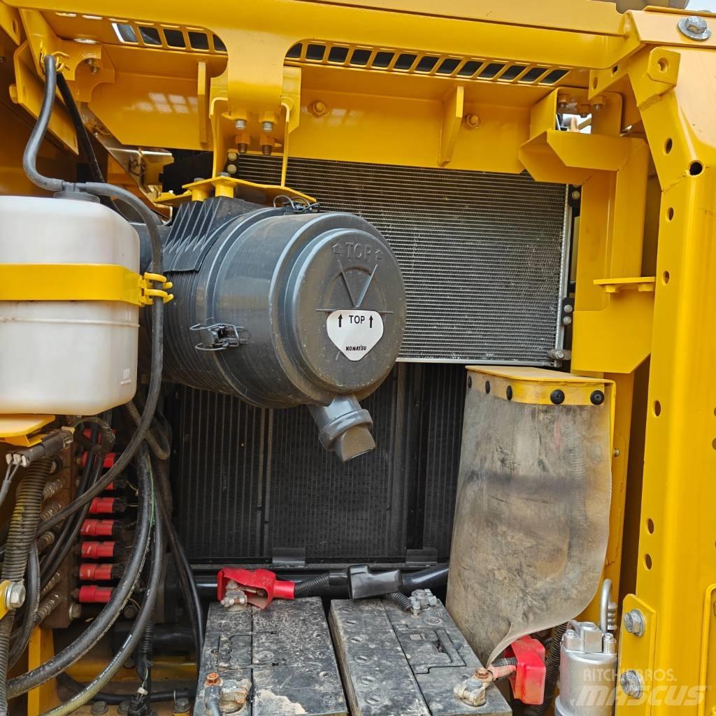 Komatsu 130-7 Pásová rýpadla