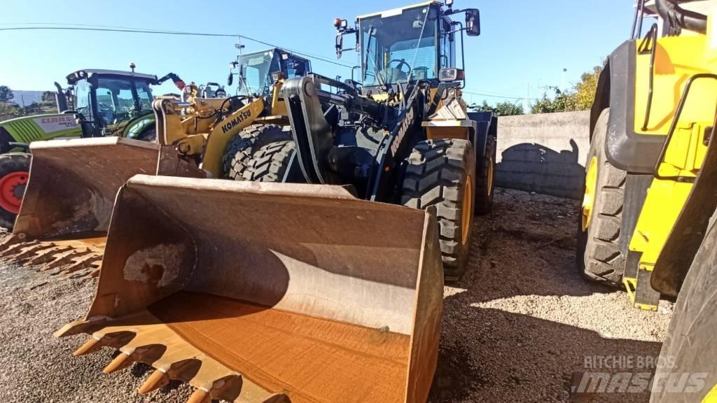 Komatsu WA250PZ-5 Kolové nakladače