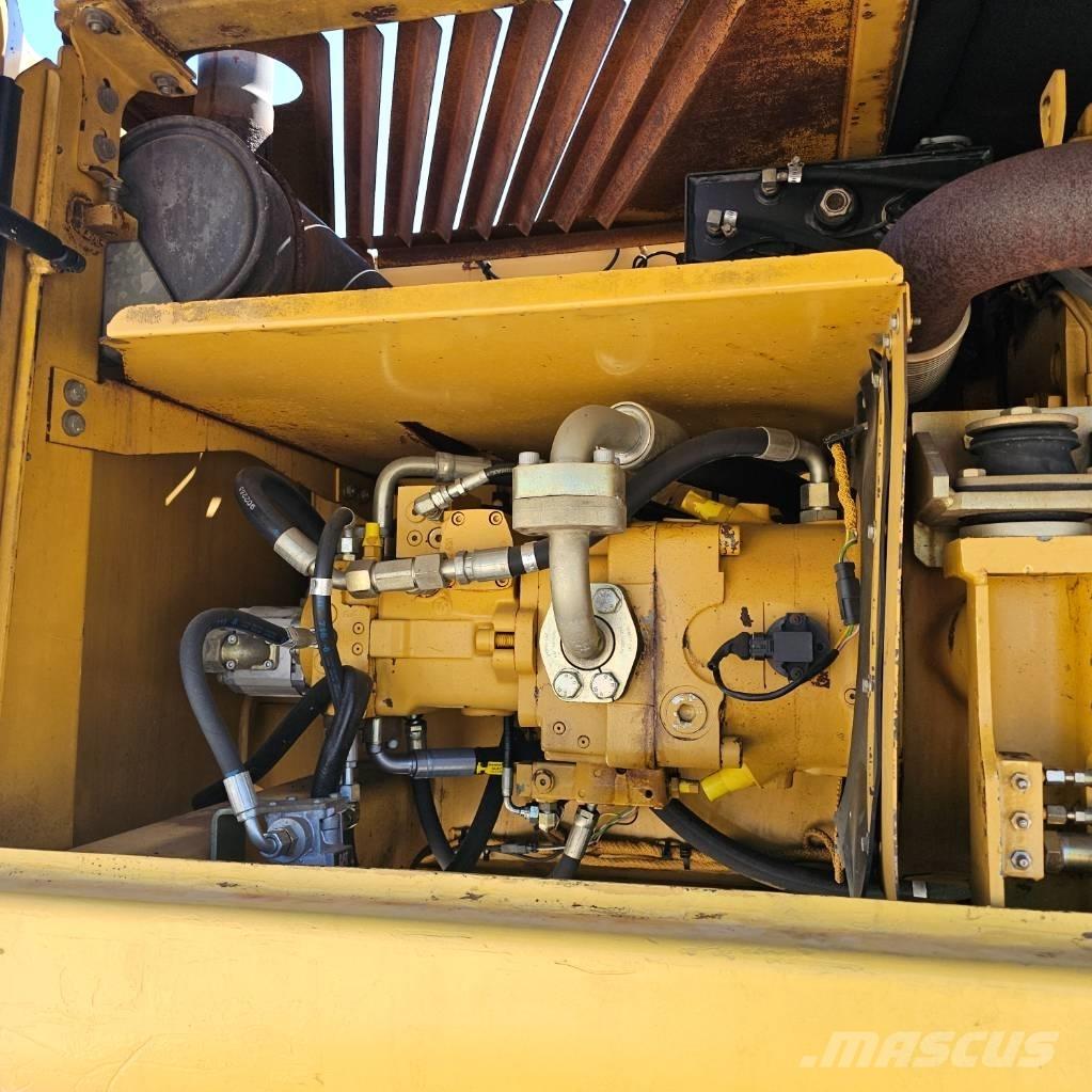 CAT 322 C Kolová rýpadla
