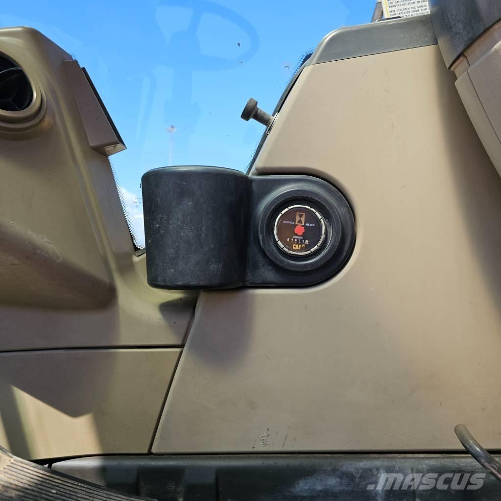 CAT 322 C Kolová rýpadla
