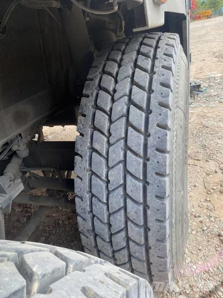 Sany SAC2200T Univerzální terénní jeřáby