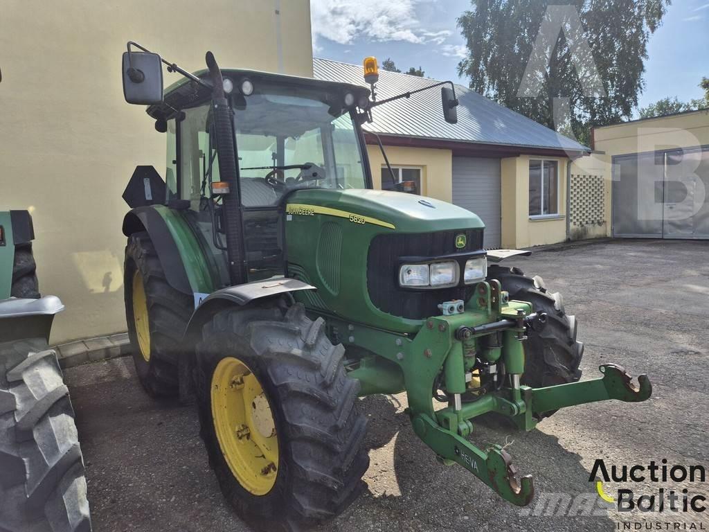 John Deere 5820 Traktory