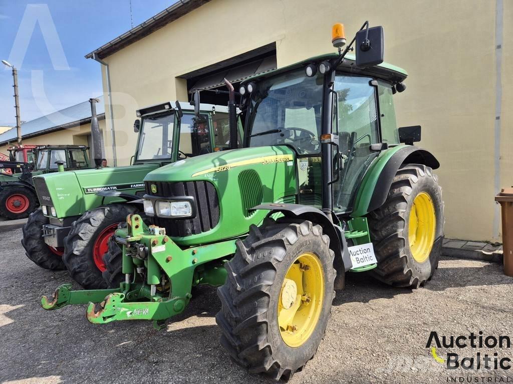 John Deere 5820 Traktory