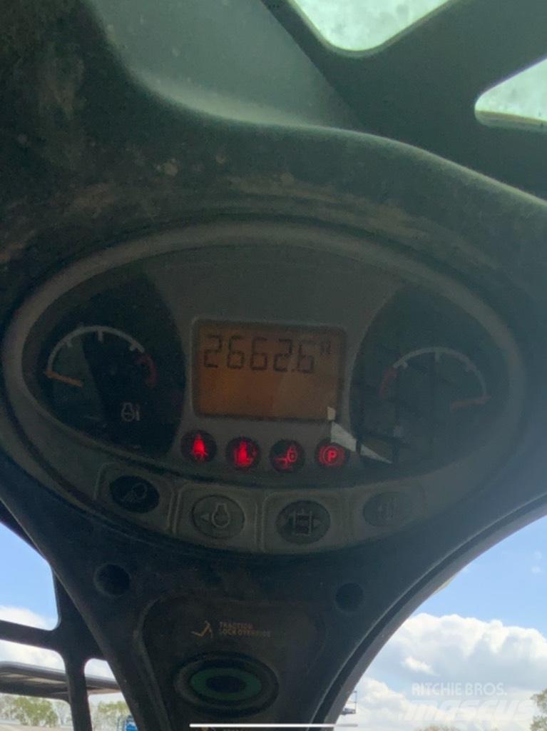 Bobcat T 630 Smykem řízené nakladače