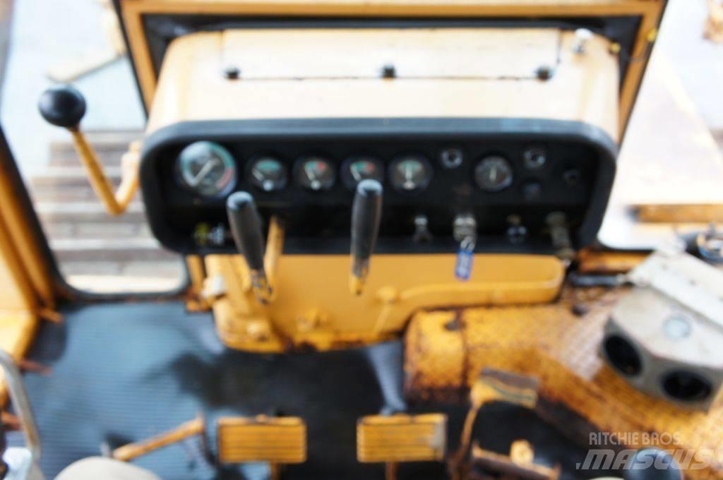 Komatsu D155A-1 Pásové dozery