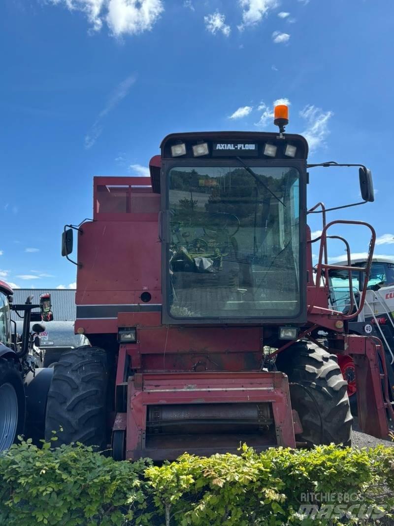 Case IH 1680 Axial Sklízecí mlátičky