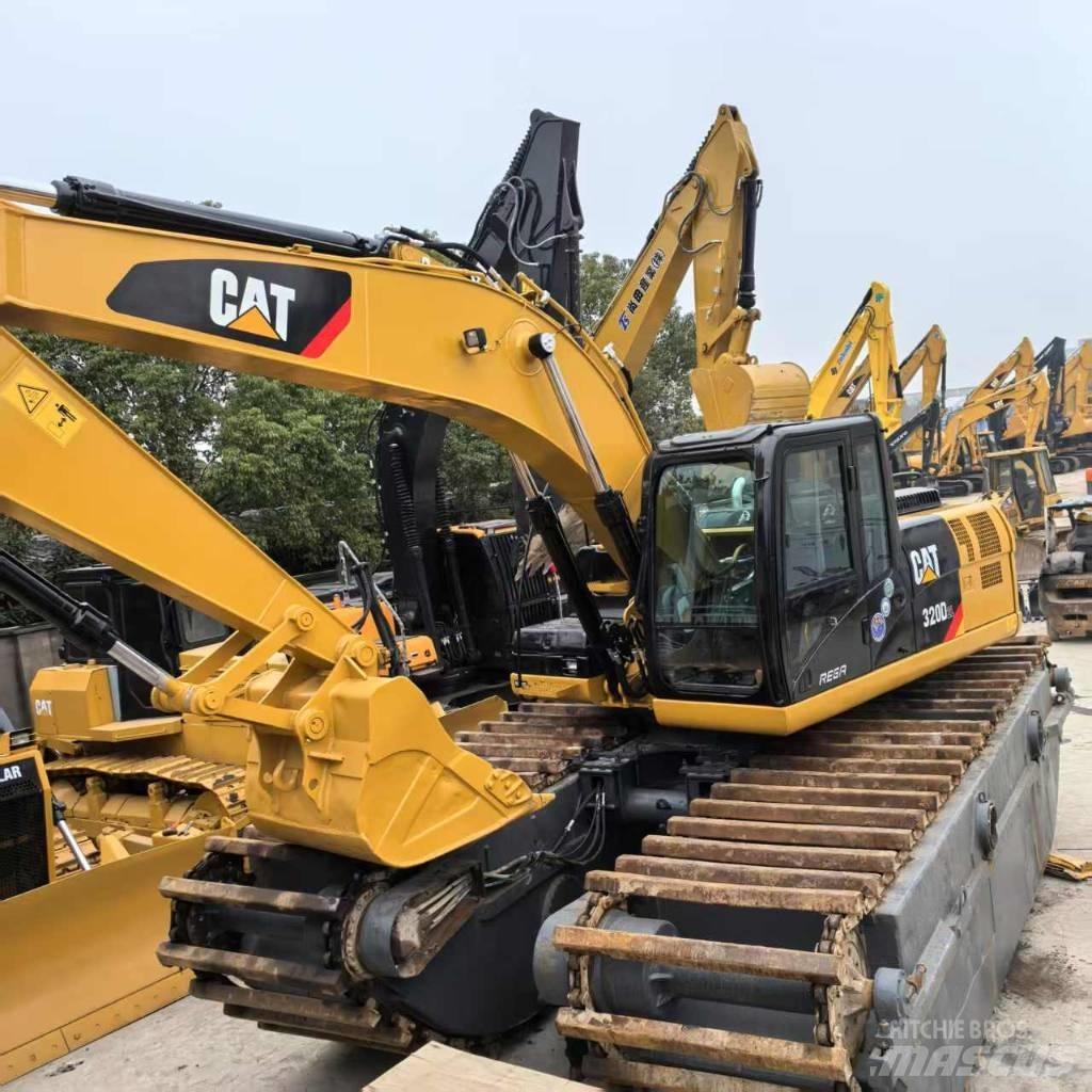 CAT 320 D Obojživelná rypadla