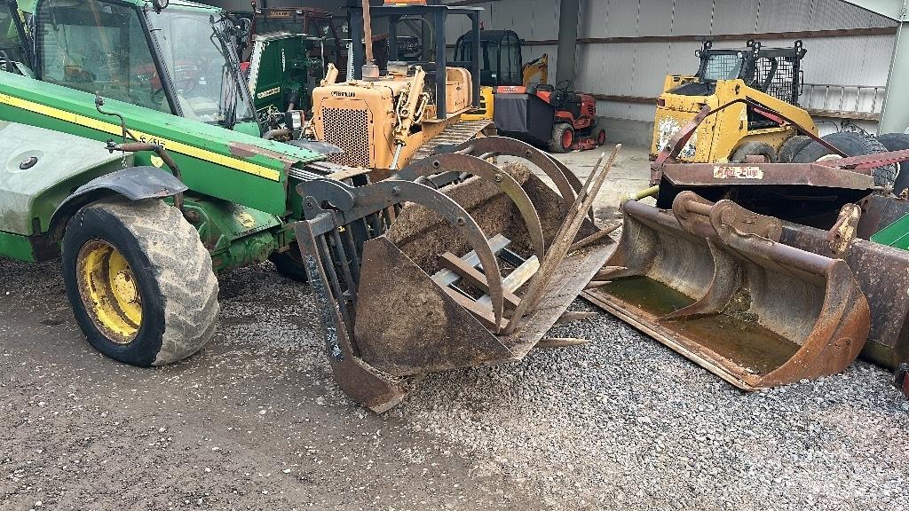 John Deere 3415 Teleskopické manipulátory