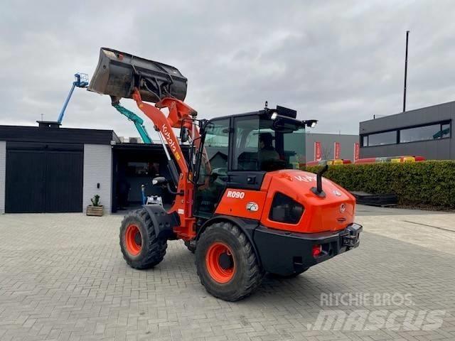 Kubota R 090 Kolové nakladače