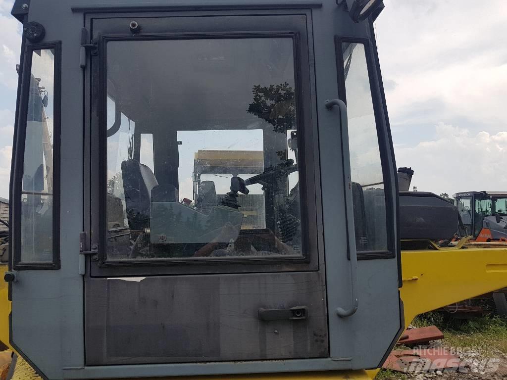 Bomag BW 184 AD Kabiny a interiér