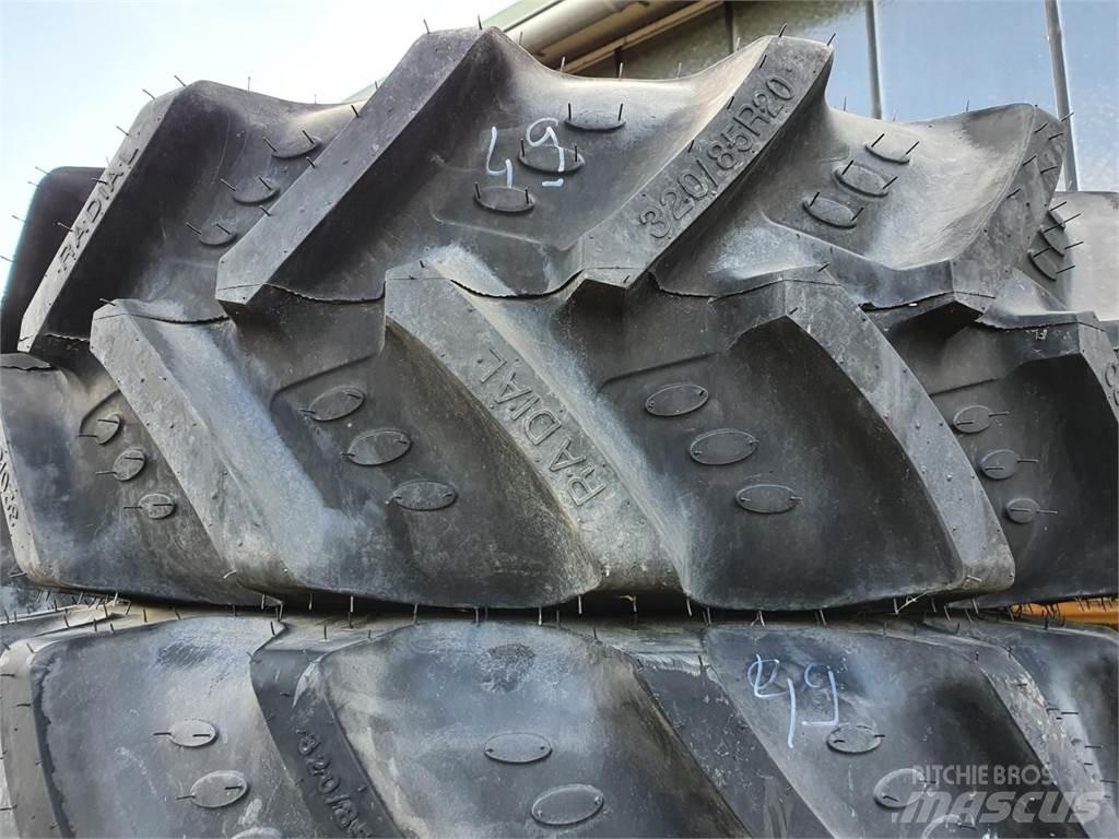 BKT 320/85R20 x2 Pneumatiky, kola a ráfky
