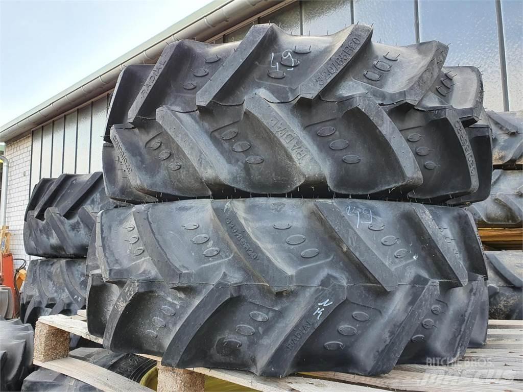 BKT 320/85R20 x2 Pneumatiky, kola a ráfky