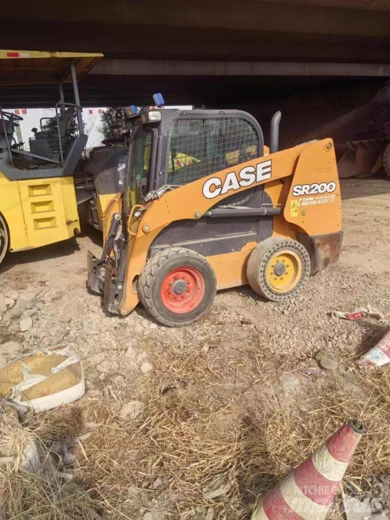 CASE SR200 Smykem řízené nakladače