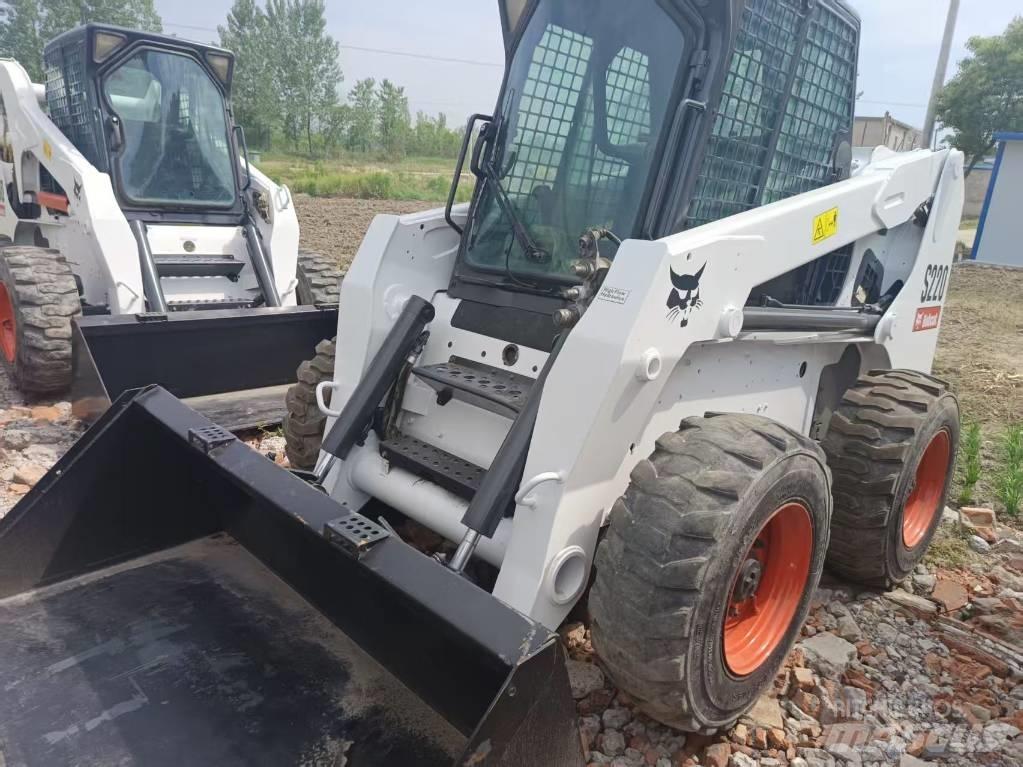 Bobcat S 220 Smykem řízené nakladače