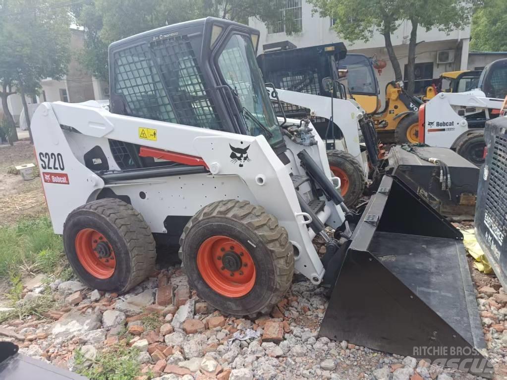 Bobcat S 220 Smykem řízené nakladače