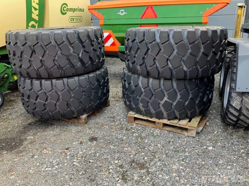 Hilo B02S Pneumatiky, kola a ráfky