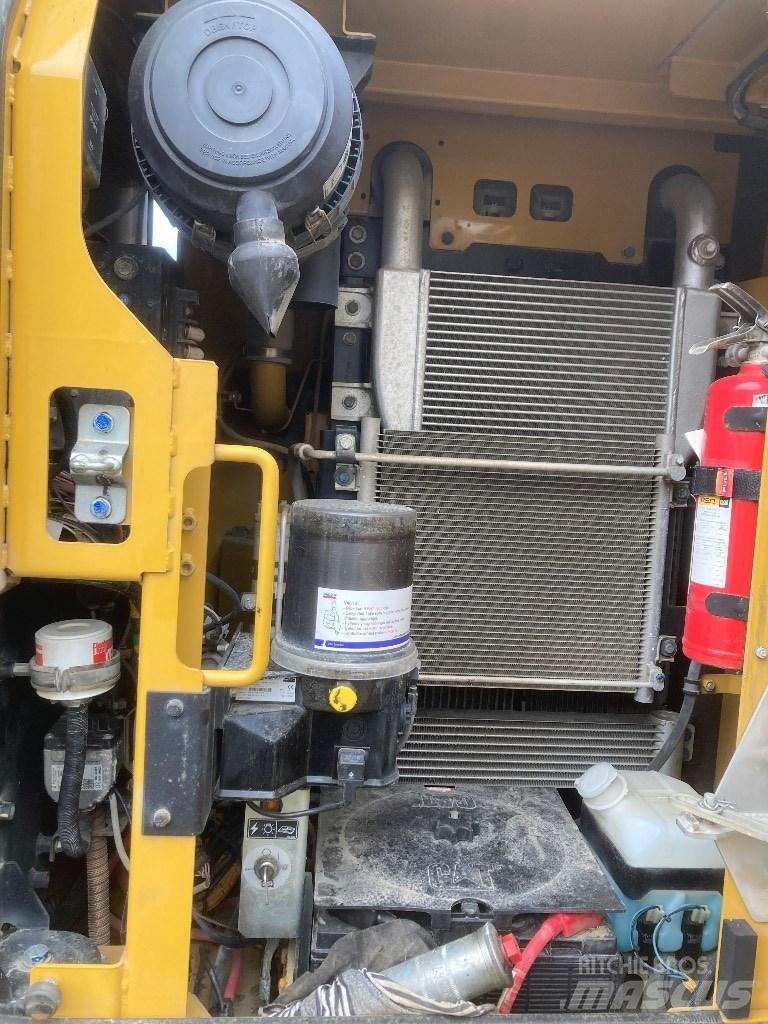 CAT 313 F L Pásová rýpadla