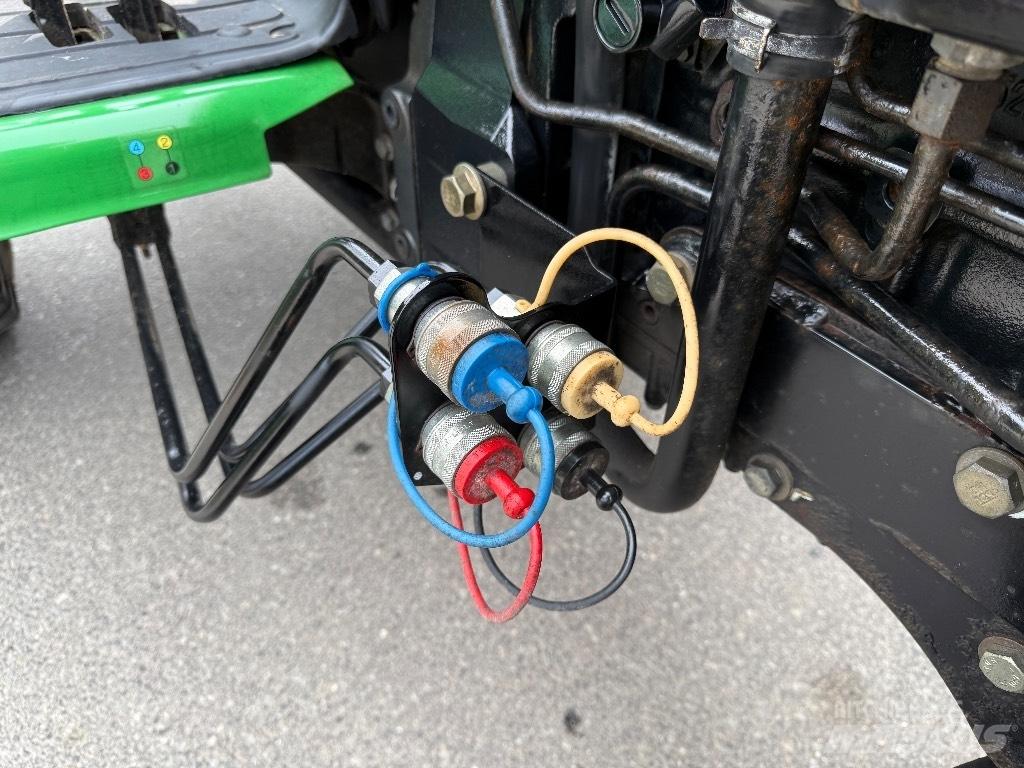 John Deere 4520 Kompaktní traktory