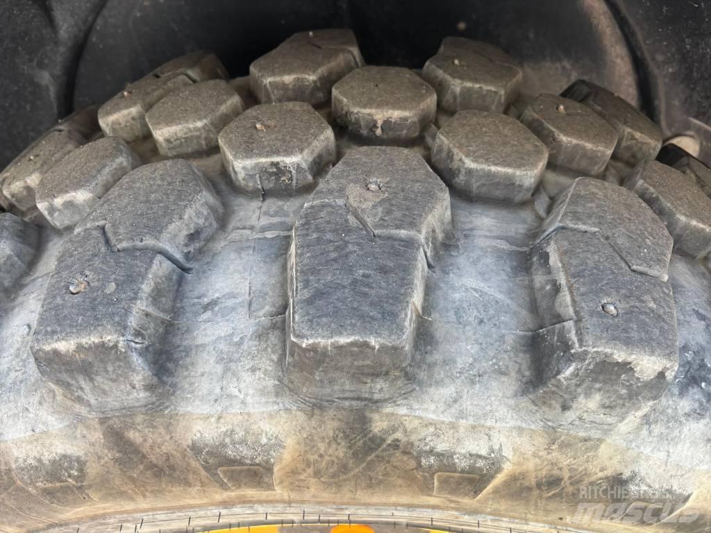 Komatsu WA 100 M-8E0 Kolové nakladače