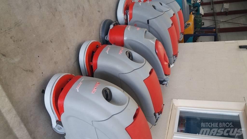  Autolaveuse Comac Zametací stroje