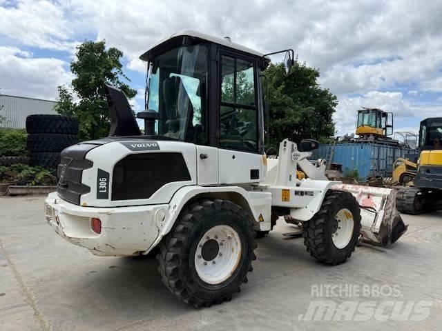 Volvo L 30 G Kolové nakladače